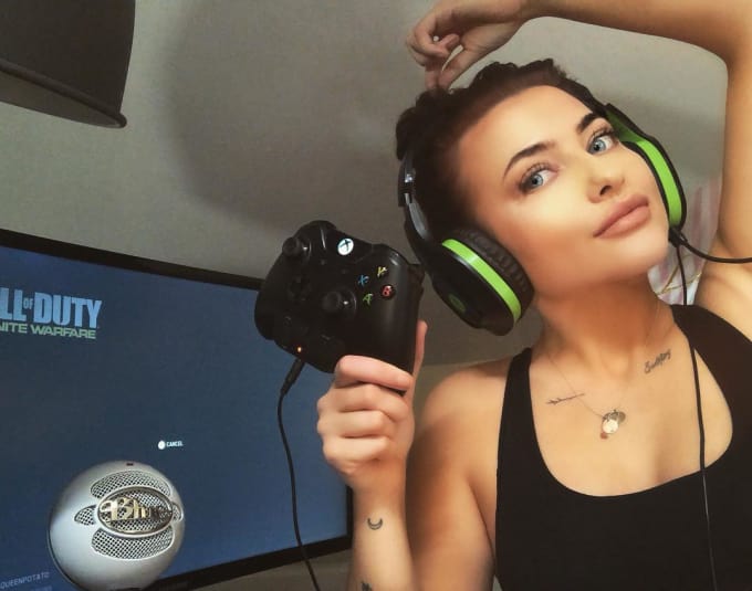 Pay girls to play fortnite